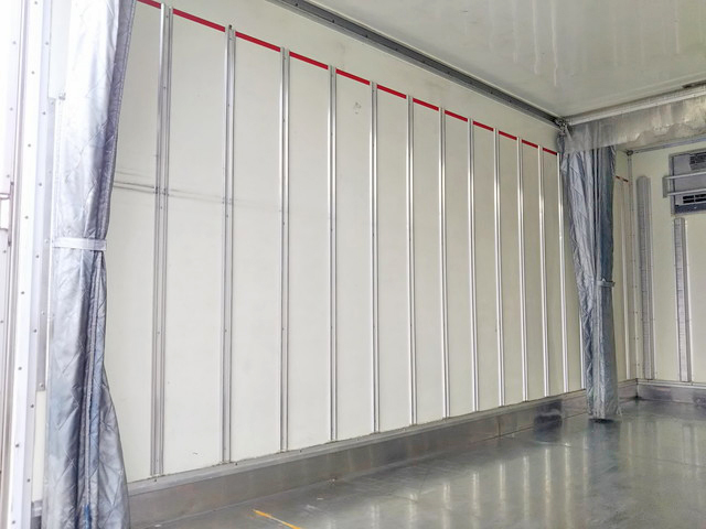 いすゞエルフ冷凍車（冷蔵車）小型（2t・3t）[写真11]