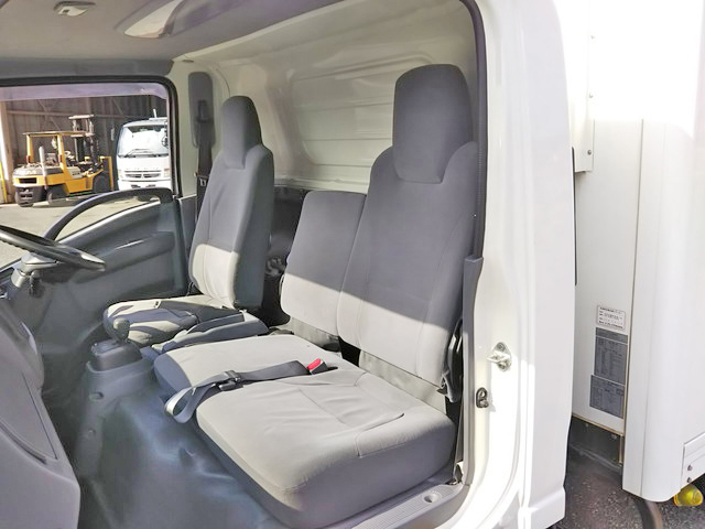 いすゞエルフ冷凍車（冷蔵車）小型（2t・3t）[写真32]