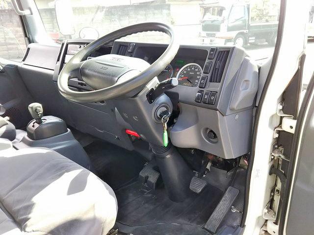 いすゞエルフ冷凍車（冷蔵車）小型（2t・3t）[写真35]