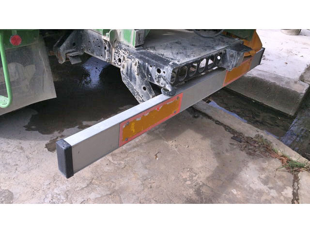 いすゞフォワードミキサー車（コンクリートミキサー）中型（4t）[写真15]