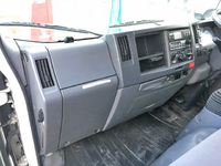 いすゞエルフ冷凍車（冷蔵車）小型（2t・3t）[写真32]