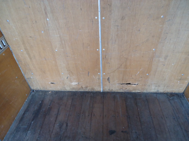 いすゞエルフアルミバン小型（2t・3t）[写真13]