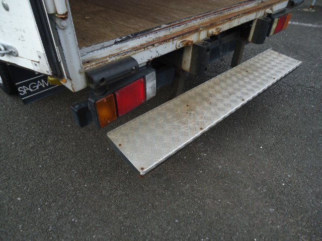 いすゞエルフアルミバン小型（2t・3t）[写真15]