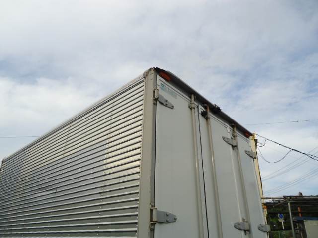 いすゞエルフアルミバン小型（2t・3t）[写真16]