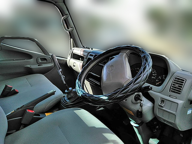 トヨタトヨエース平ボディ小型（2t・3t）[写真16]