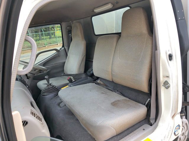 日野デュトロパネルバン小型（2t・3t）[写真33]