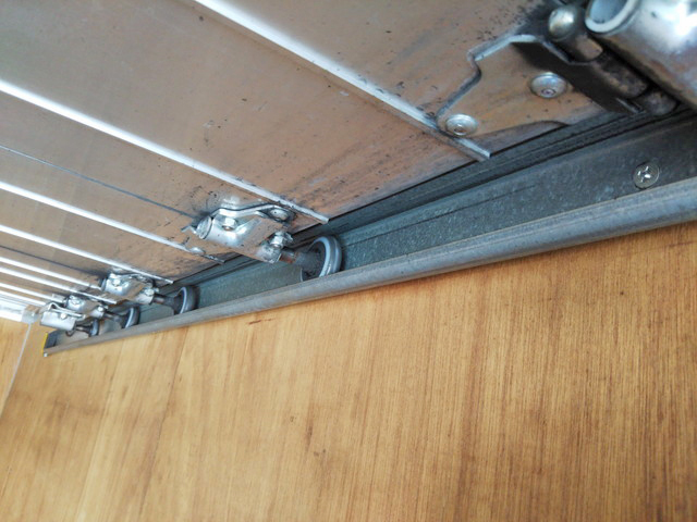 三菱ふそうキャンターガッツアルミバン小型（2t・3t）[写真13]