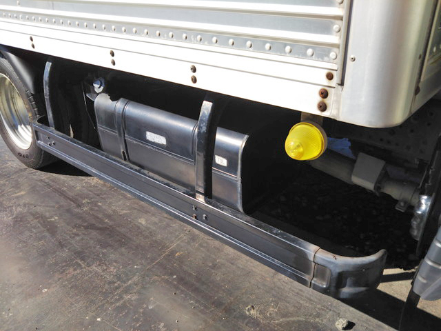 三菱ふそうキャンターガッツアルミバン小型（2t・3t）[写真17]