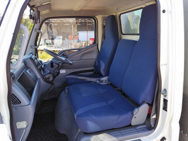 三菱ふそうキャンターガッツアルミバン小型（2t・3t）[写真29]