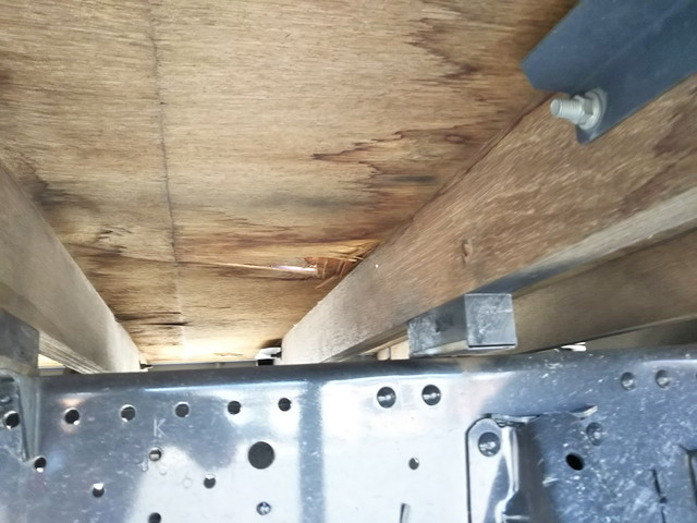 いすゞエルフ平ボディ小型（2t・3t）[写真24]