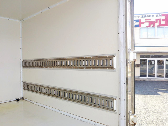 三菱ふそうキャンターアルミバン小型（2t・3t）[写真17]