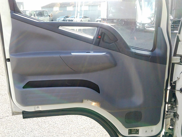 三菱ふそうキャンターアルミバン小型（2t・3t）[写真28]