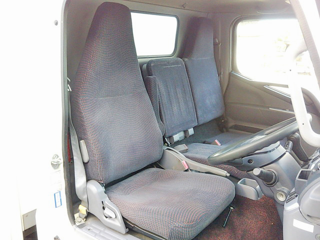 三菱ふそうキャンターアルミバン小型（2t・3t）[写真33]