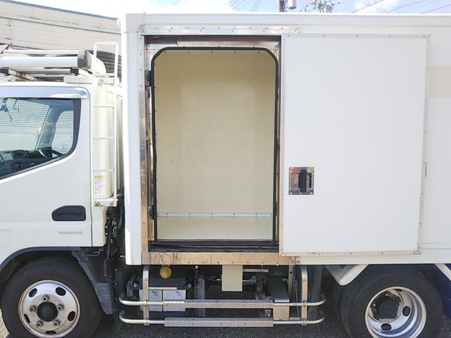 三菱ふそうキャンターアルミバン小型（2t・3t）[写真06]