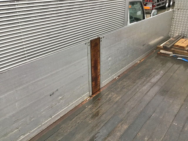 いすゞフォワードアルミブロック中型（4t）[写真10]