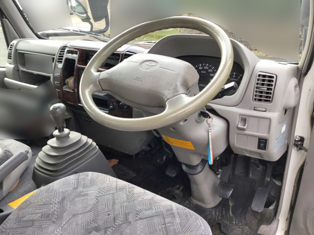 トヨタトヨエース平ボディ小型（2t・3t）[写真16]