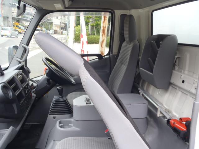 日野デュトロパネルバン小型（2t・3t）[写真15]