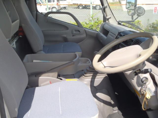 日野デュトロパネルバン小型（2t・3t）[写真13]