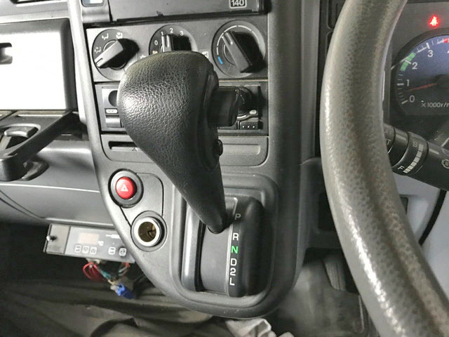 三菱ふそうキャンターガッツ冷凍車（冷蔵車）小型（2t・3t）[写真27]