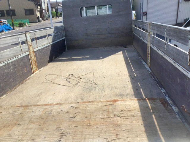 三菱ふそうキャンター平ボディ小型（2t・3t）[写真10]