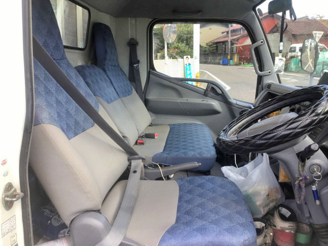 三菱ふそうキャンター平ボディ小型（2t・3t）[写真22]