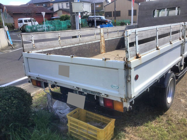 三菱ふそうキャンター平ボディ小型（2t・3t）[写真03]