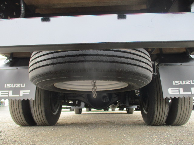 いすゞエルフ平ボディ小型（2t・3t）[写真08]