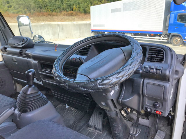 いすゞエルフアルミバン小型（2t・3t）[写真30]