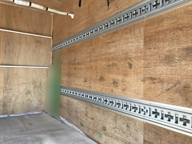 三菱ふそうキャンターパネルバン小型（2t・3t）[写真09]