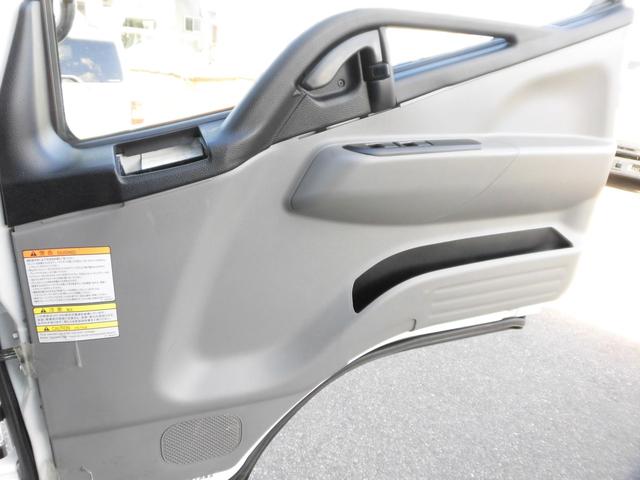 三菱ふそうキャンターアルミバン小型（2t・3t）[写真25]