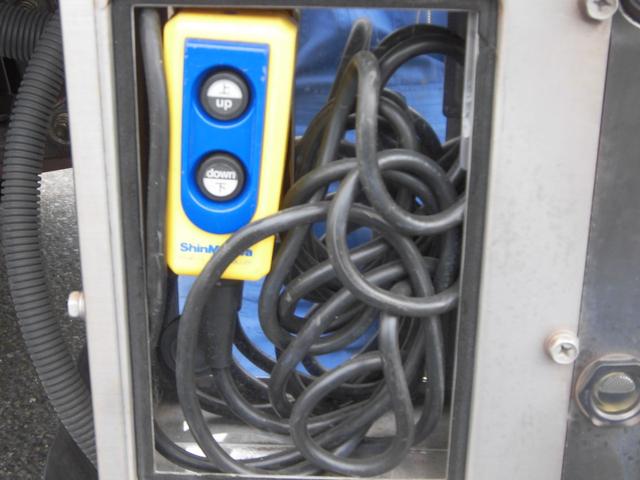 三菱ふそうキャンターアルミバン小型（2t・3t）[写真08]