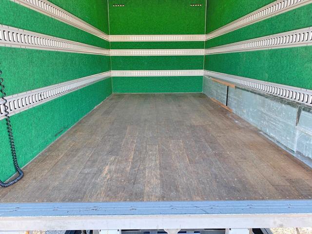 三菱ふそうキャンターアルミバン小型（2t・3t）[写真11]