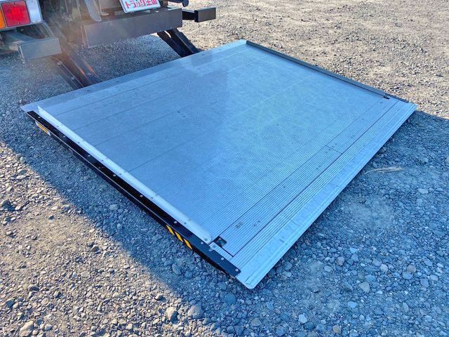 三菱ふそうキャンターアルミバン小型（2t・3t）[写真15]