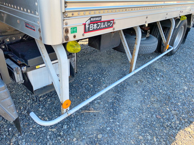 三菱ふそうキャンターアルミバン小型（2t・3t）[写真18]