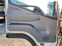 三菱ふそうキャンターアルミバン小型（2t・3t）[写真29]