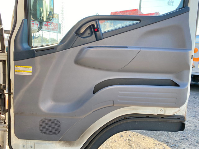 三菱ふそうキャンターアルミバン小型（2t・3t）[写真30]