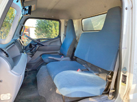 三菱ふそうキャンターアルミバン小型（2t・3t）[写真32]