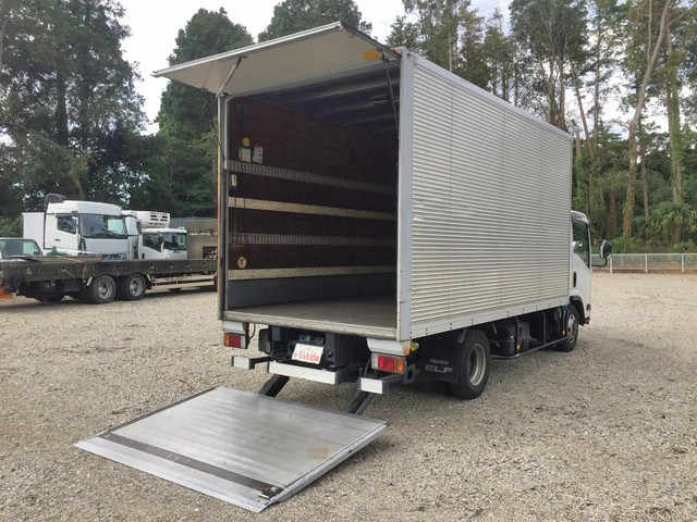 いすゞエルフアルミバン小型（2t・3t）[写真02]