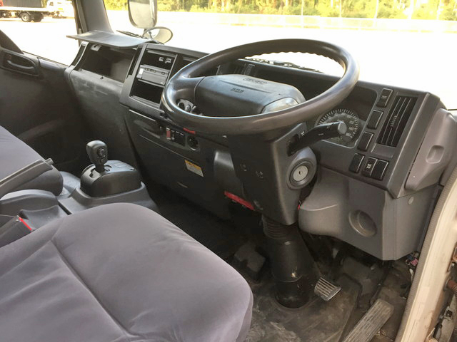 いすゞエルフアルミバン小型（2t・3t）[写真30]