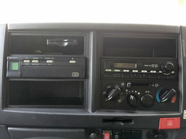 いすゞエルフアルミバン小型（2t・3t）[写真36]