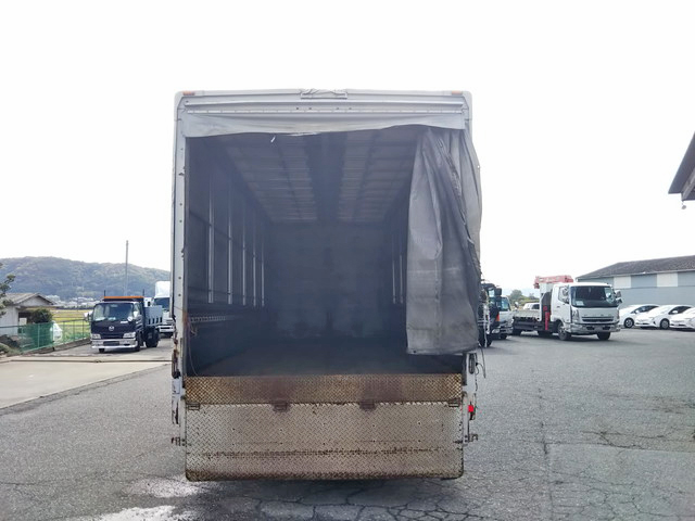 三菱ふそうファイター幌ウイング中型（4t）[写真12]