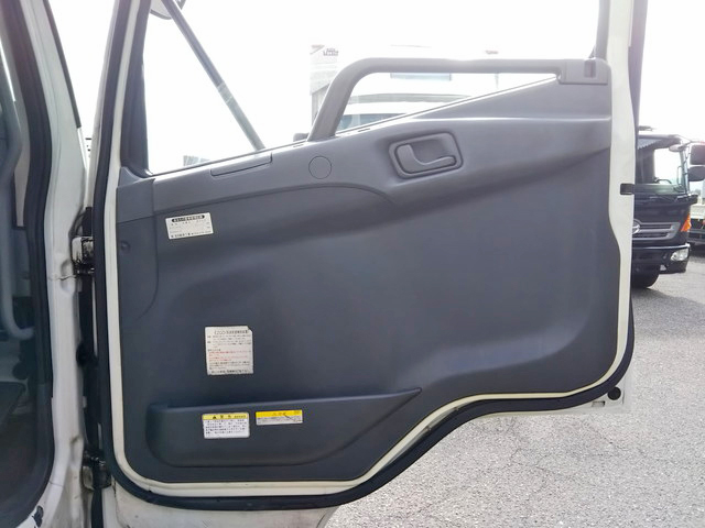 三菱ふそうファイター幌ウイング中型（4t）[写真29]