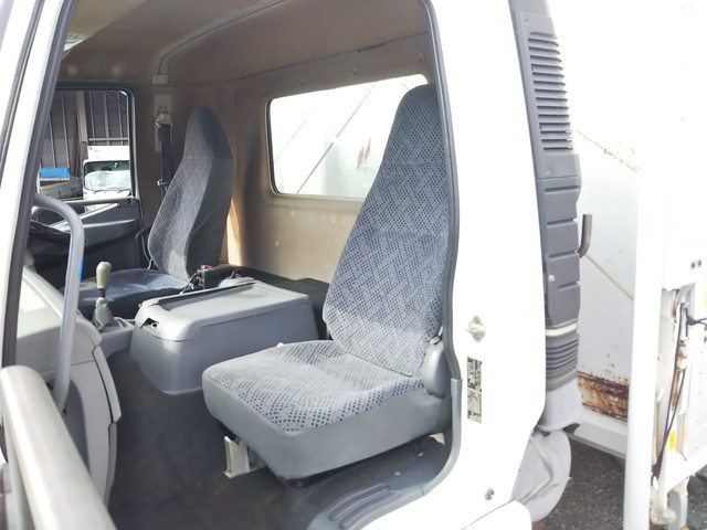 三菱ふそうファイター幌ウイング中型（4t）[写真32]