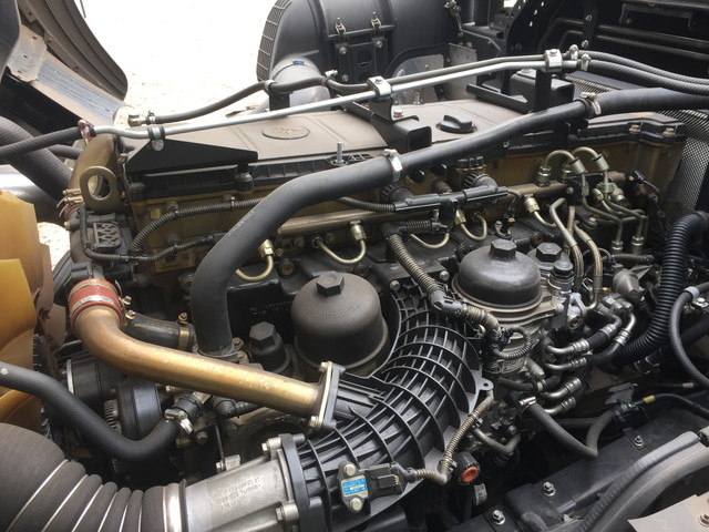 三菱ふそうスーパーグレートトレーラーヘッド（トラクターヘッド）大型（10t）[写真17]