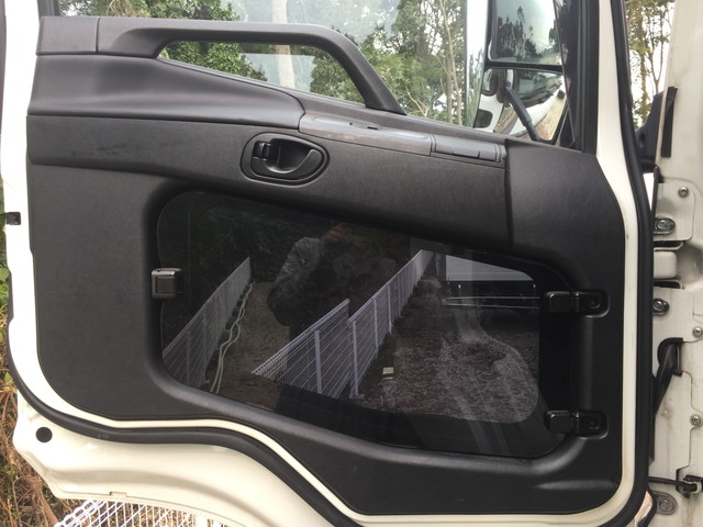 三菱ふそうスーパーグレートトレーラーヘッド（トラクターヘッド）大型（10t）[写真19]