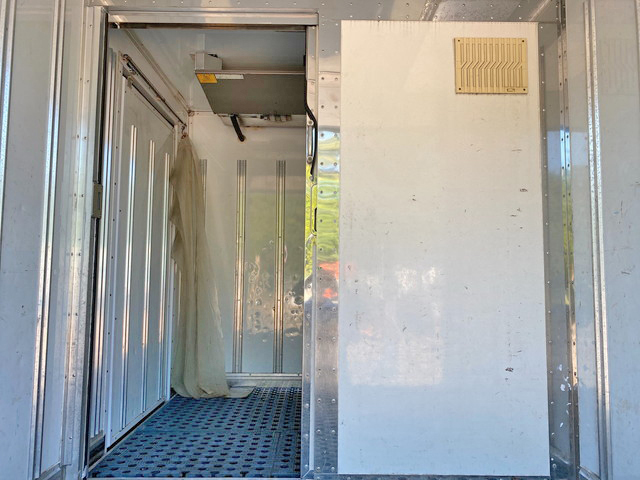 いすゞエルフ冷凍車（冷蔵車）小型（2t・3t）[写真12]