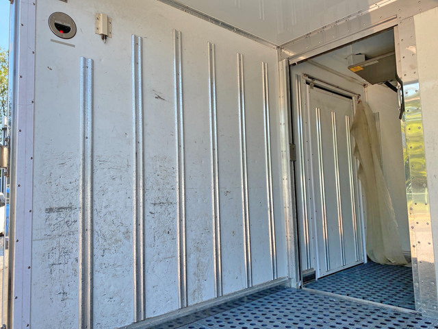 いすゞエルフ冷凍車（冷蔵車）小型（2t・3t）[写真14]