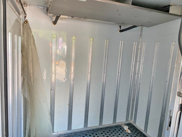 いすゞエルフ冷凍車（冷蔵車）小型（2t・3t）[写真16]