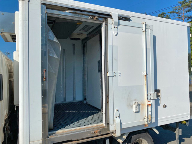 いすゞエルフ冷凍車（冷蔵車）小型（2t・3t）[写真06]