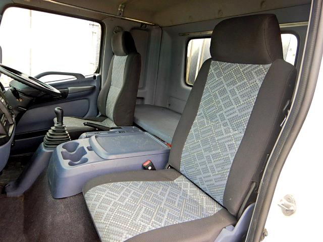 日野レンジャー平ボディ中型（4t）[写真10]